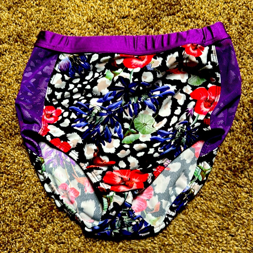 Cute pole bottoms/swimsuit